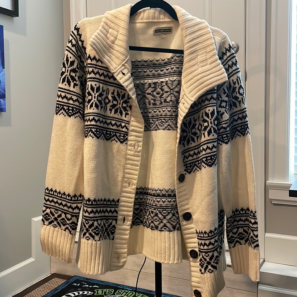 Lady Hathaway sweater size XL